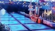 Вижте как товарен кораб се разбива в пешеходна пътека в Банкок?! - Videoclip.bg