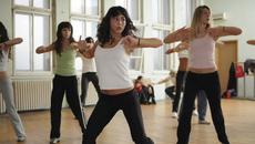 Отслабване... с танци! ...Танц за отслабване- Как се танцува Wellness Dancе - Videoclip.bg
