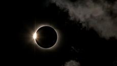 Невероятна красота! Вижте Слънчевото затъмнение днес 09.03.2016 г./ Solar Eclipse Live - Videoclip.bg