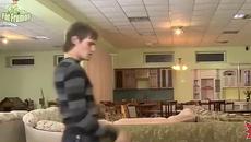 Супер шега ! Движещият се стол - Videoclip.bg
