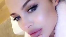 Анджелина Джоли има 21-годишна двойничка - Videoclip.bg