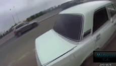 Полудели хора скачат на бой срещу мотористи без причина. - Videoclip.bg