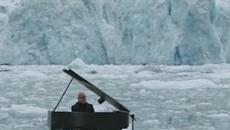 Пианист със спиращо дъха изпълнение в сърцето на Aрктика (ВИДЕО) - Videoclip.bg