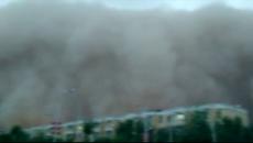 Вижте страховита пясъчна буря се изсипа над град в Китай - Videoclip.bg