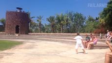 На крачка от инцидента | Failarmy - Videoclip.bg