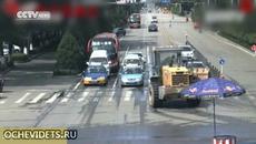 Ето как може да бъде спрян вбесен Булдозерист   - Videoclip.bg