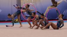 Ансамбълът ни с два златни медала на ленти, обръчи и бухалки - Световната купа по художествена гимнастика в София (видео) - Vide