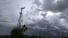 Мълнии раниха десетки хора в Европа - Videoclip.bg