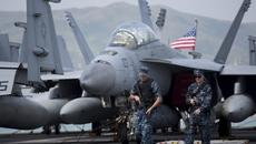 Зрелищна самолетна катастрофа в Америка! Два изтребителя се разбиха - има загинал пилот - Videoclip.bg