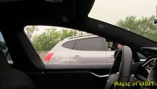 Как реагират на кола без шофьор на пътя! Тесла на автопилот - Videoclip.bg