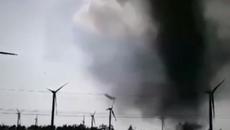 Страховито! Двойно торнадо в Германия (ВИДЕО) - Videoclip.bg