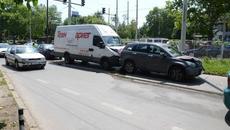 Бой на пътят след засичане на две коли-  Мъж е със счупен нос и избити зъби в болница - Videoclip.bg