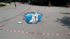 УНИКАЛНИТЕ 3D РИСУНКИ В МОРСКАТА ГРАДИНА НА ВАРНА - Videoclip.bg