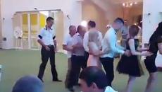 Много смешен танц на пингвина (ВИДЕО) - Videoclip.bg