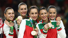 Последният танц на Златните момичета - Златните момичета раздадоха автографи на своите фенове - Videoclip.bg