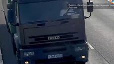 Коте късметлия оцелява падайки от кола... - Videoclip.bg