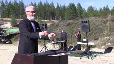 Мелодия под акомпанент на два пистолета . - Videoclip.bg
