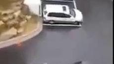 Реакцията на домакиня, когато видя, че мъжа й се връща защото си е забравил храната за работа - Videoclip.bg