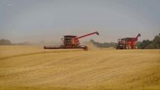 Вежти Трактор оре сам (ВИДЕО) - Videoclip.bg