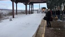 Влак предизвика истинска лавина на гара в САЩ - Videoclip.bg