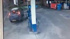 Смях ... Жена не може да намери капачката за зареждане на бензиностанцията - Videoclip.bg