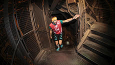 Вижте скоростно изкачване на Айфеловата кула 2018 - Франция представя La Verticale de la Tour Айфел - Videoclip.bg