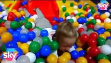 Смешни Детски Некастинг Бонбони Шоколадова гигантска песен Джони Джони Рихими за Деца, Смешно бебе - Videoclip.bg