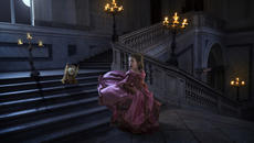 Татко сбъдна най-голямата мечта на дъщеричката си (ВИДЕО) Dad Gifts Daughter Surprise 'Beauty and the Beast' Photo Shoot - Video