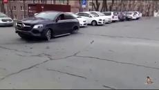 Как рускиня се прибира от дискотека в 7 часа сутринта ? - Videoclip.bg