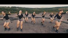 *Търся следи* - J Balvin y Major Lazer ft. Sean Paul/ New 2017 verano - Videoclip.bg