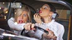 Пази се и бягаййй ! Жена зад волана (ВИДЕО) - Videoclip.bg