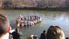 Мъжко хоро в река Вит на Богоявление - 6.01.2018 - Videoclip.bg