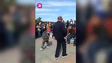 Вижте Как Аз и Моят Дядо Танцуваме и Се Забавляваме - Videoclip.bg