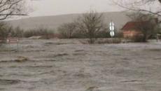 Преляла река ще евакуира хора в Дебелт Бургаско (22.03.2018г.) - Videoclip.bg