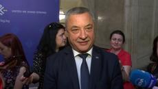 Вицепремиерът Валери Симеонов обяви, че очаква сериозна подкрепа от депутатите за пушенето в заведенията - Videoclip.bg