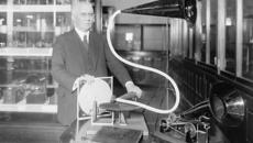 Google почете Емил Берлинер , 167 години от рождението на Emil Berliner - Videoclip.bg