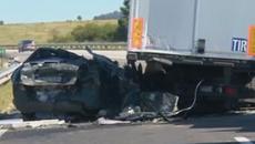 Тир в насрещното на магистрала "Тракия" уби двама с Ауди в насрещното (ВИДЕО) - Videoclip.bg