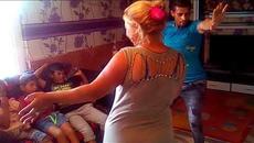 Нина играе кючек на цялото Горно Изворово - Videoclip.bg