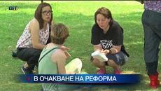 Майките на деца с увреждания остават да лагеруват зад Народното събрание - Videoclip.bg