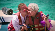 Сватба доведе майката на жениха до инсулт! Сина и 31 годишен се жени за пенсионерка - Videoclip.bg