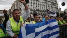 Полицията в Атина атакува със сълзтворен газ протести!!! Протест и вот на недоверие срещу Ципрас - Videoclip.bg