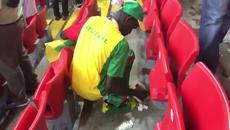 Синегалските фенове си събраха боклука след триумфа над Полша - Videoclip.bg