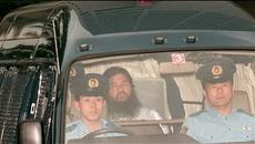 Екзекутираха най-известния терорист в Япония -Japan executes cult members behind deadly 1995 sarin subway attack - Videoclip.bg