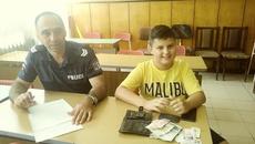 11-годишен ученик намери портфейл с 1205 лв. и го предаде на полицията - Videoclip.bg