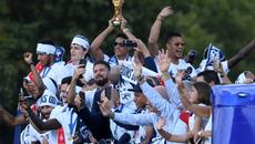 Макрон посрещна "петлите" в Елисейския дворец - "Париж Ви обича" (ВИДЕО) - Videoclip.bg