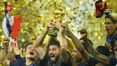 Вълнуващо видео! Франция празнува завръщането на героите си от Русия! France celebrate their heroes’ return - Videoclip.bg