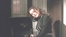 ¿Qué te falta, mujer, qué te falta? – Lucha Villa - Videoclip.bg