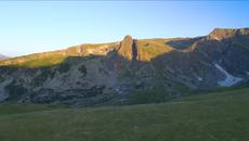 Невероятно! Слънчев полет над Седемте Рилски езера (ВИДЕО) - Videoclip.bg