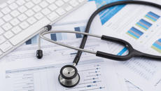 Уникално! Операция на мъж в пълно съзнание, докато оперират мозъка му - Videoclip.bg