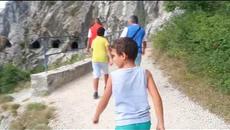 Ние Останахме В Една Пещера: Адел И Сами - Videoclip.bg